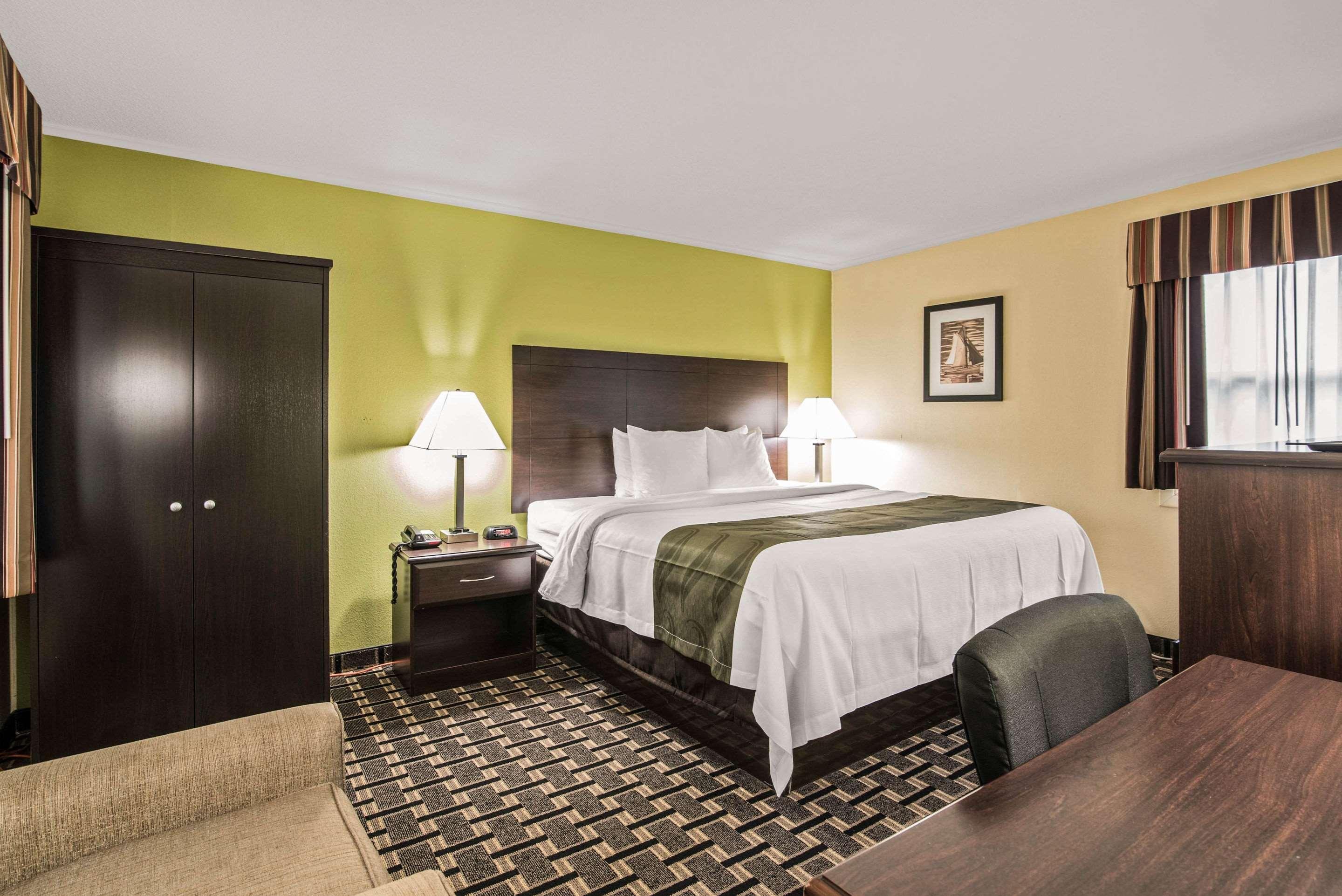 Quality Inn Barre-Montpelier Exteriör bild