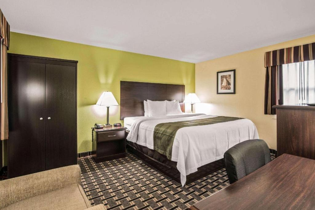 Quality Inn Barre-Montpelier Exteriör bild